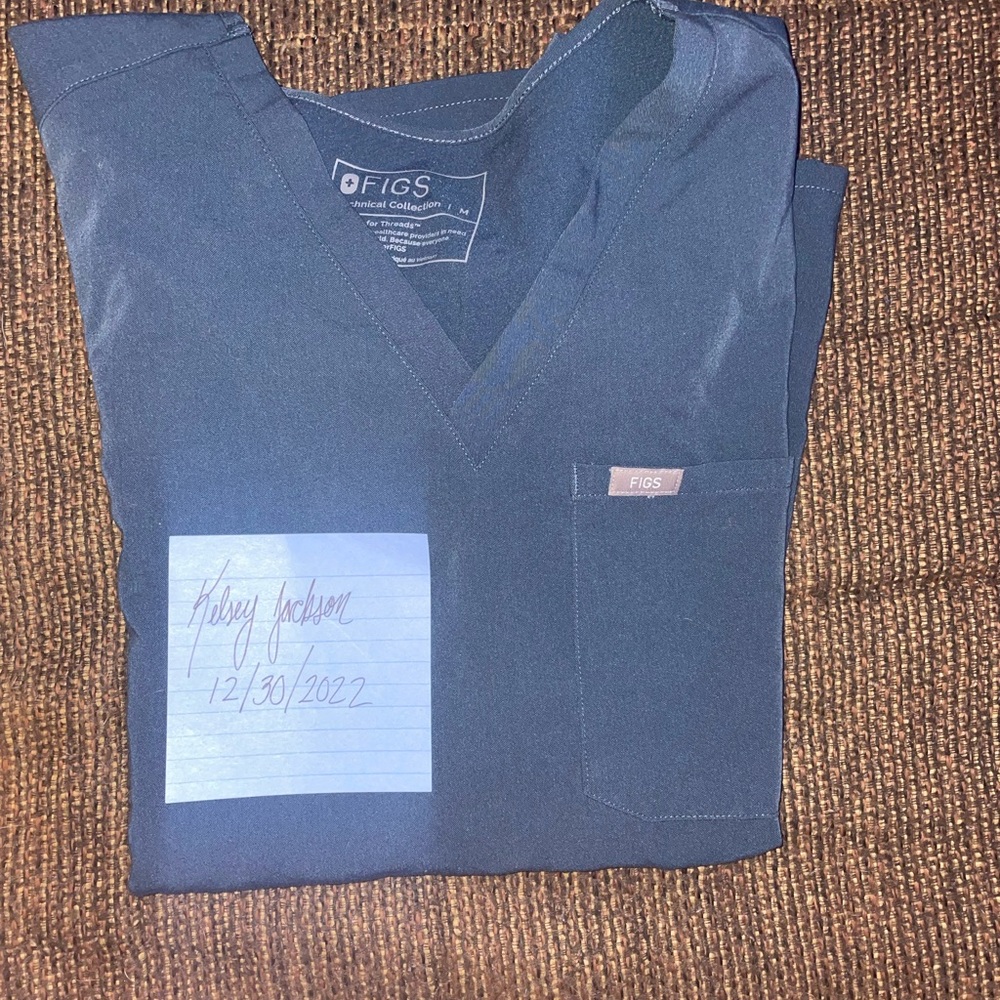 Women’s Figs Dark Harbor Scrub Top size medium